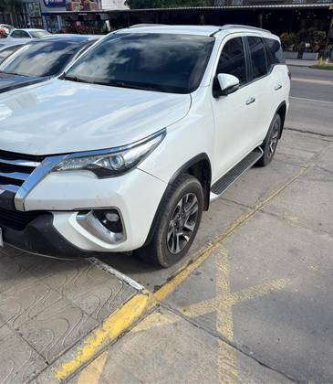 TOYOTA HILUX SW4 2.8 SRX 4X4 7 LUGARES 16V TURBO INTERCOOLER DIESEL 4P AUTOMÁTICO TOYOTA HILUX SW4 2.8 SRX 4X4 7 LUGARES 16V TURBO INTERCOOLER DIESEL 4P AUTOMÁTICO